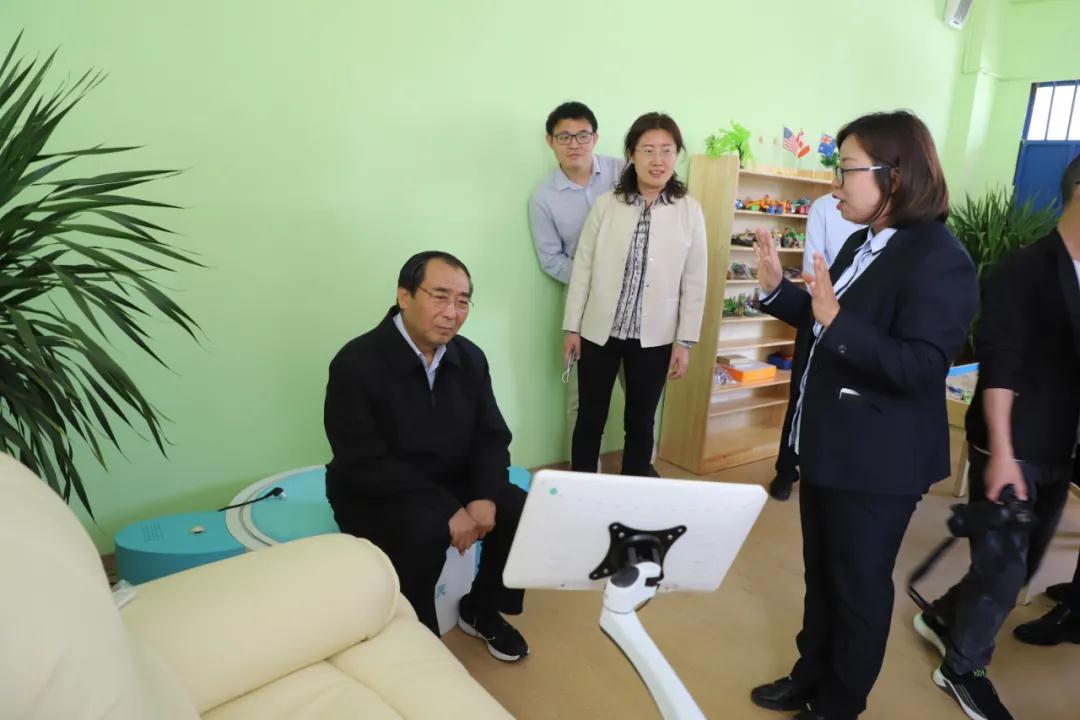 社市委幫扶威寧九三中學成果落地，叢斌副主席為心理咨詢室揭牌